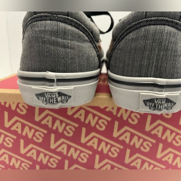 Vans Ward Youth Boys Size 3
Textile Black Grey Brown
Shoes Lace Up NEW - Picture 4 of 12